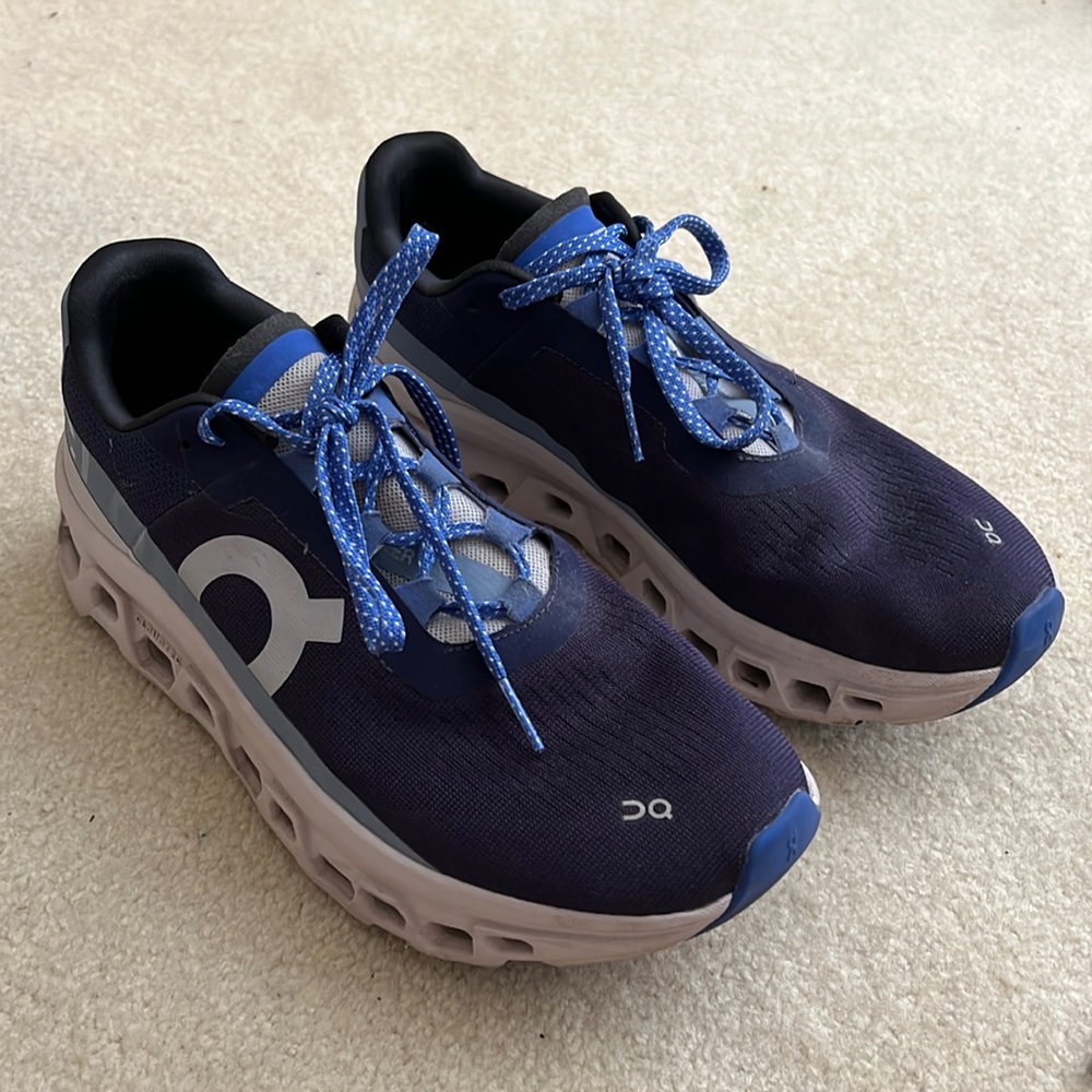 Women’s On Cloudmonster sz 8.5